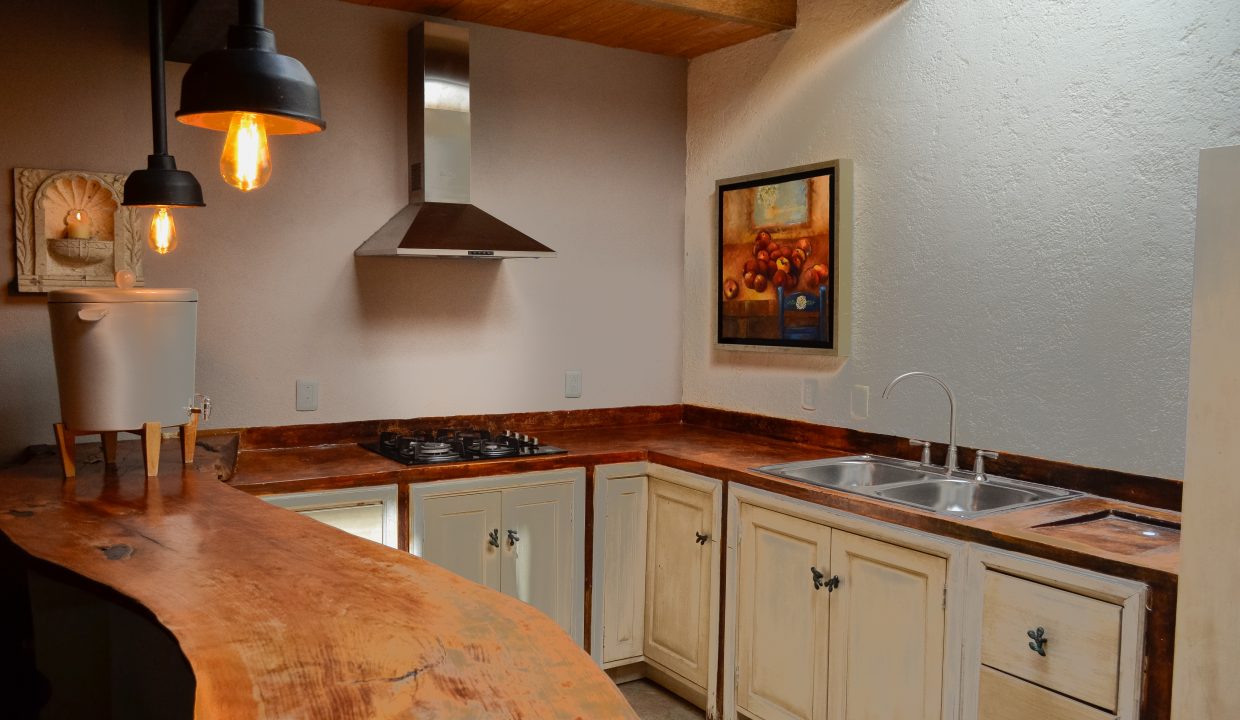 4. CASITA COCINA BARRA LAMPARAS