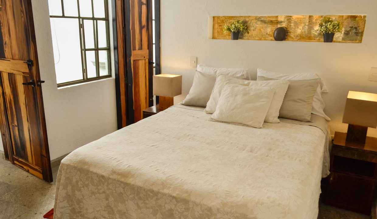 REC QUEEN PUERTAS INTERIOR