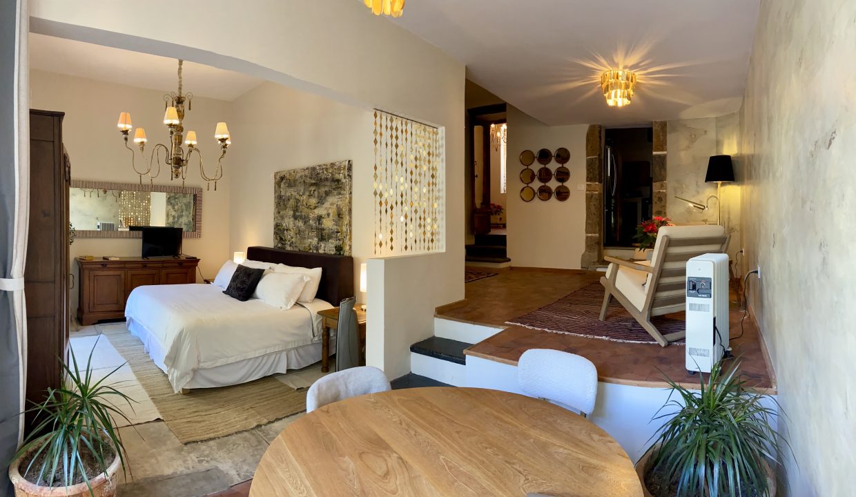 22A2C3FA-D00A-4E34-9EA2-BA1910EE23FC_1_201_a