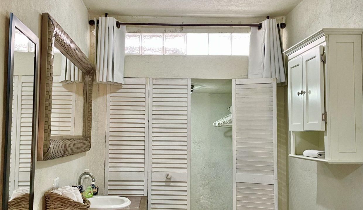 6B0E43E8-31CF-4895-9083-874A1EE427C8_1_201_a